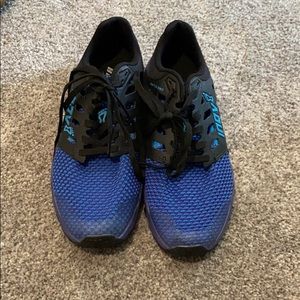 Inov8 tennis shoes